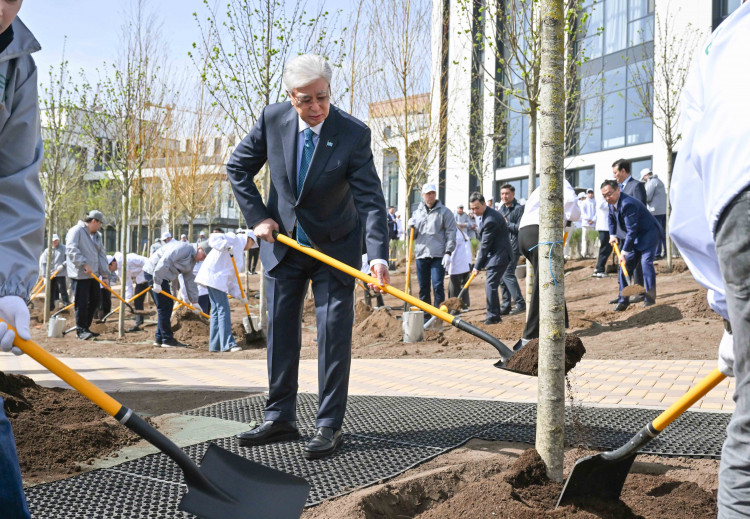 Глава государства принял участие в республиканской экологической акции «Таза Қазақстан»