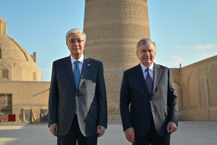 Қазақстан мен Өзбекстан президенттері Бұхараның тарихи орындарын аралап көрді