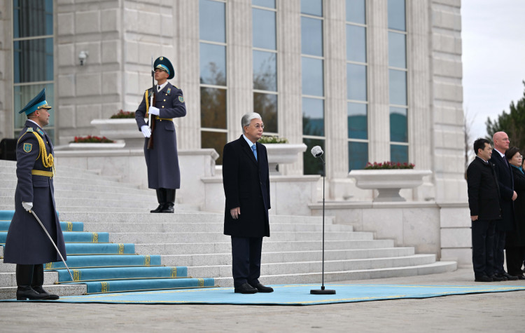 Президент Қасым-Жомарт Тоқаев Мемлекеттік ту көтеру рәсіміне қатысты