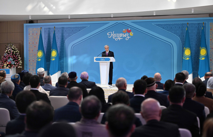 Президент Касым-Жомарт Токаев провел встречу с общественностью Туркестанской области